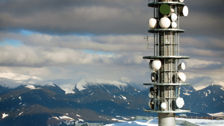 MICROONDAS Y RADIOENLACES: LA COLUMNA VERTEBRAL DE LAS COMUNICACIONES MODERNAS