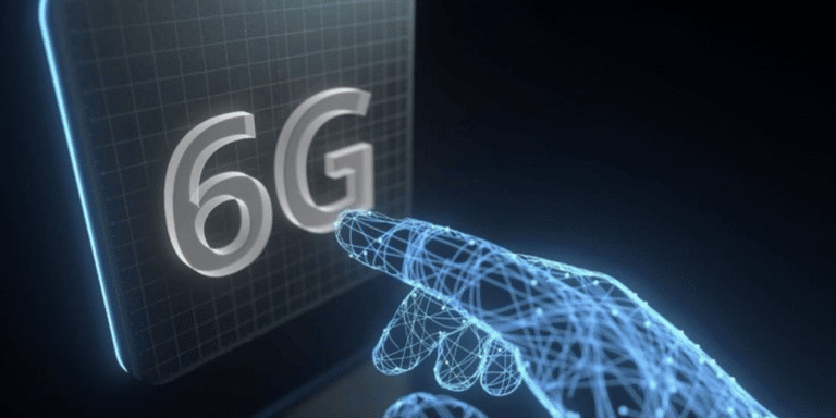 Antenas de «Conformación de Haz Evolutiva» (E-Beamforming) para conectividad 6G temprana.