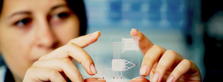 Presentan Microchips de Audio Espacial que Prescinden de Baterías.
