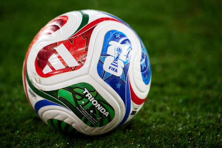 Adidas y Lenovo introducen microchips de silicio en el Mundial 2026.