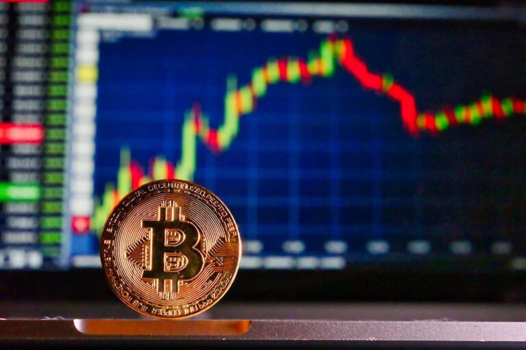 Bitcoin Rompe Resistencias Impulsado por ETFs.