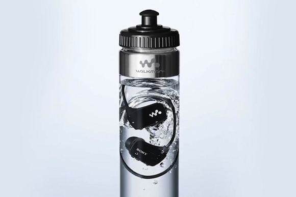 #Sony Vende su Reproductor de MP3 Resistente al Agua Dentro de una Botella con Agua
