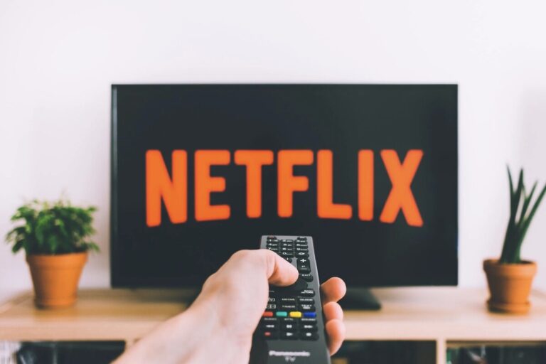 Tú eliges el final: Netflix y Disney lanzan sus primeras películas con guión adaptativo por IA