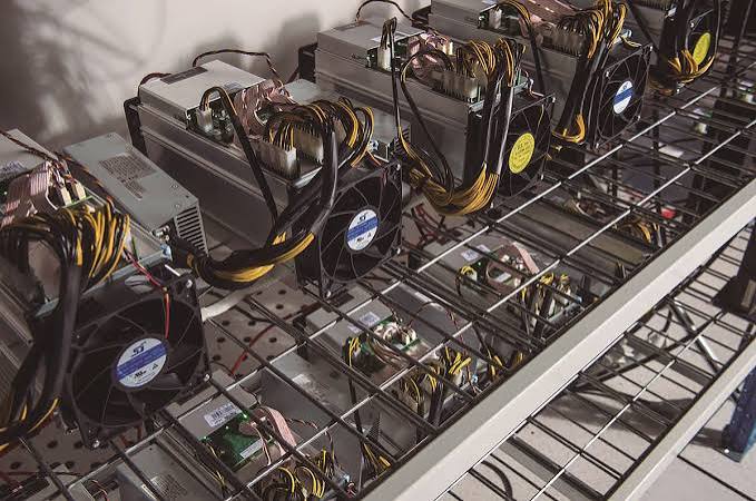 El algoritmo de Bitcoin da un respiro histórico a los mineros.